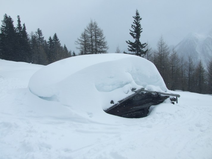 H�hnerspielh�tten - tief unter dem Schnee